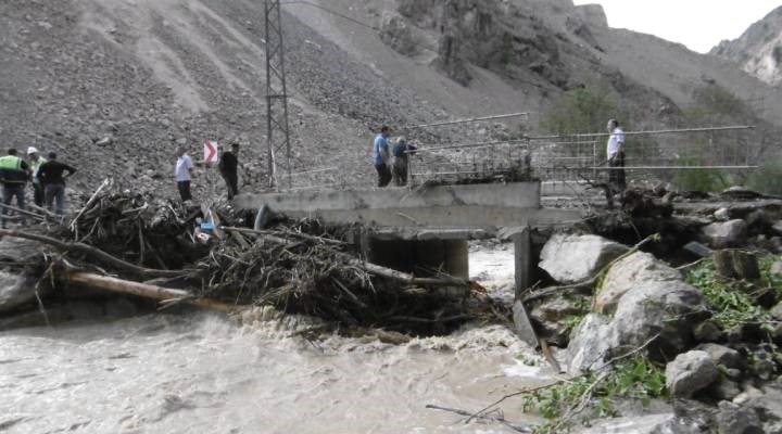 Artvin'de heyelanlar nedeniyle 14 köy yolu ulaşıma kapandı