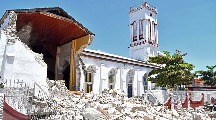Haiti'deki depremde can kaybı 724'e yükseldi